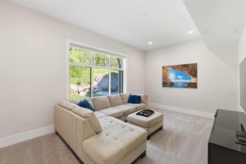 27107 River Road, Maple Ridge, BC - Indoor Photo Showing Living Room