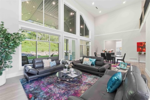 27107 River Road, Maple Ridge, BC - Indoor Photo Showing Living Room
