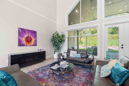 27107 River Road, Maple Ridge, BC - Indoor Photo Showing Living Room