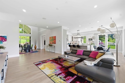 27107 River Road, Maple Ridge, BC - Indoor Photo Showing Living Room