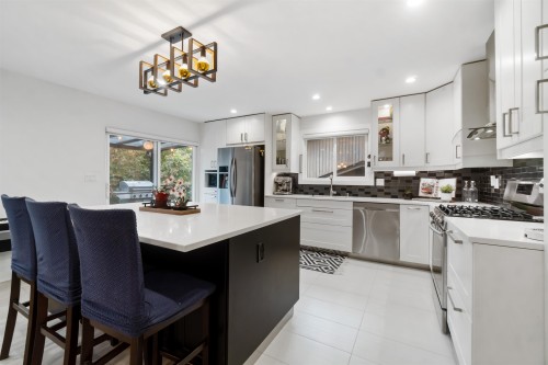 309 Gloucester Court, Coquitlam, BC - Indoor Photo Showing Kitchen With Upgraded Kitchen