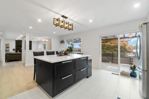 309 Gloucester Court, Coquitlam, BC - Indoor Photo Showing Other Room