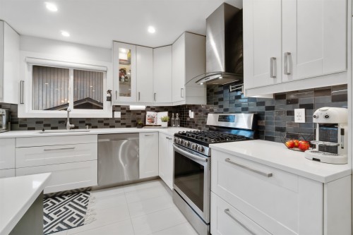 309 Gloucester Court, Coquitlam, BC - Indoor Photo Showing Kitchen With Upgraded Kitchen