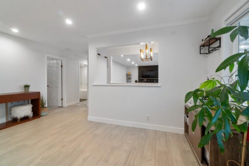 309 Gloucester Court, Coquitlam, BC - Indoor Photo Showing Other Room