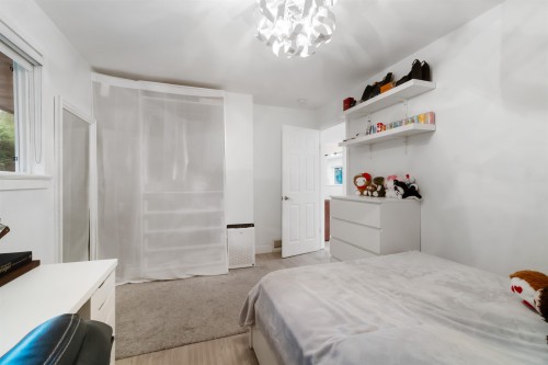309 Gloucester Court, Coquitlam, BC - Indoor Photo Showing Bedroom