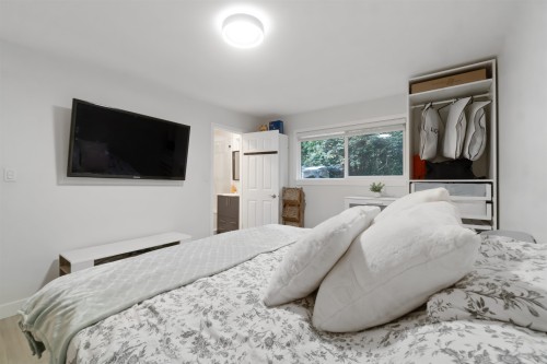 309 Gloucester Court, Coquitlam, BC - Indoor Photo Showing Bedroom