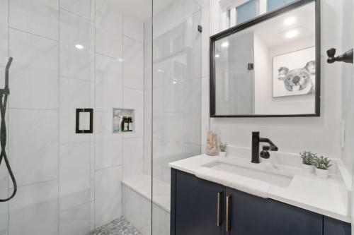 309 Gloucester Court, Coquitlam, BC - Indoor Photo Showing Bathroom