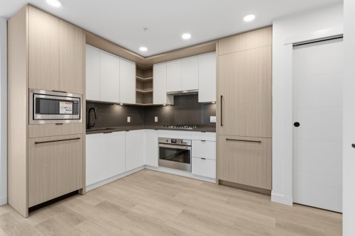 403-2268 Broadway E, Vancouver, BC - Indoor Photo Showing Kitchen