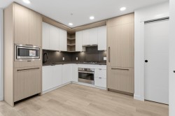403-2268 Broadway E Vancouver, BC V5N 0L2