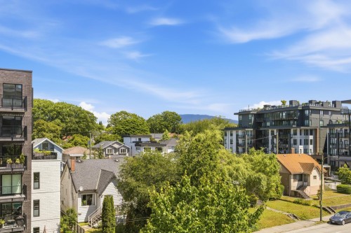 403-2268 Broadway E, Vancouver, BC - Outdoor