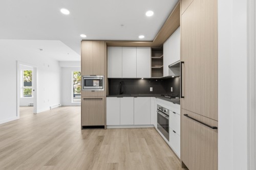 403-2268 Broadway E, Vancouver, BC - Indoor Photo Showing Kitchen