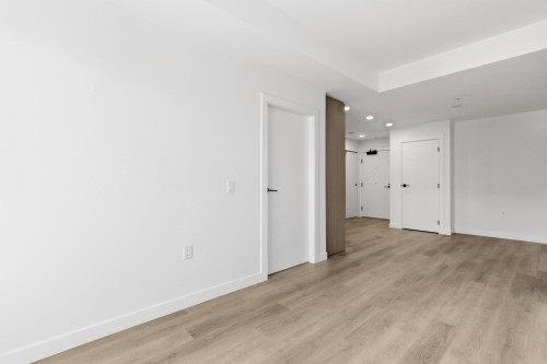 403-2268 Broadway E, Vancouver, BC - Indoor Photo Showing Other Room