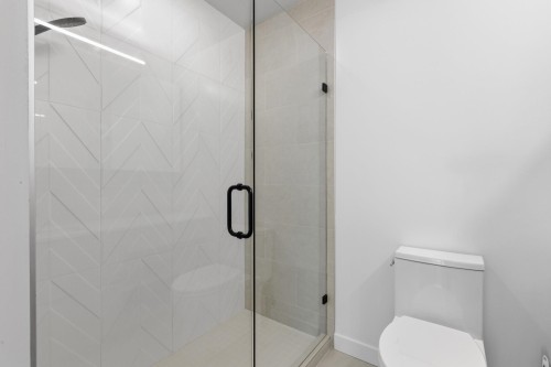 102-2268 Broadway E, Vancouver, BC - Indoor Photo Showing Bathroom