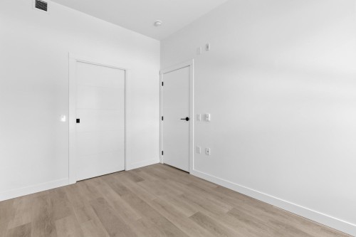 102-2268 Broadway E, Vancouver, BC - Indoor Photo Showing Other Room