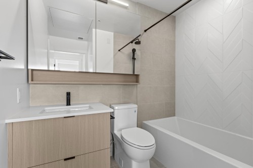 501-2268 Broadway E, Vancouver, BC - Indoor Photo Showing Bathroom