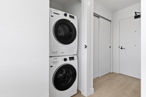 501-2268 Broadway E, Vancouver, BC - Indoor Photo Showing Laundry Room