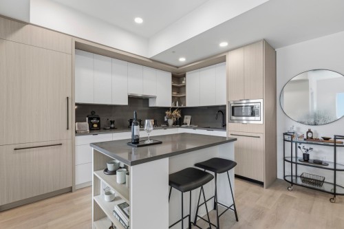 107-2268 Broadway E, Vancouver, BC - Indoor Photo Showing Kitchen