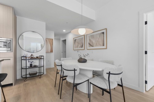107-2268 Broadway E, Vancouver, BC - Indoor Photo Showing Dining Room