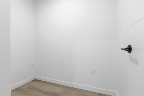 203-2268 Broadway E, Vancouver, BC - Indoor Photo Showing Other Room