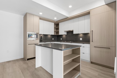 203-2268 Broadway E, Vancouver, BC - Indoor Photo Showing Kitchen