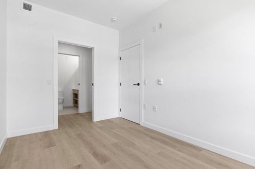 203-2268 Broadway E, Vancouver, BC - Indoor Photo Showing Other Room