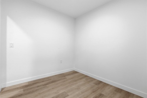302-2268 Broadway E, Vancouver, BC - Indoor Photo Showing Other Room