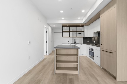 302-2268 Broadway E, Vancouver, BC - Indoor