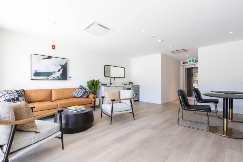 302-2268 Broadway E, Vancouver, BC - Indoor Photo Showing Living Room