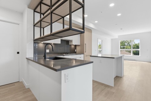 302-2268 Broadway E, Vancouver, BC - Indoor Photo Showing Other Room