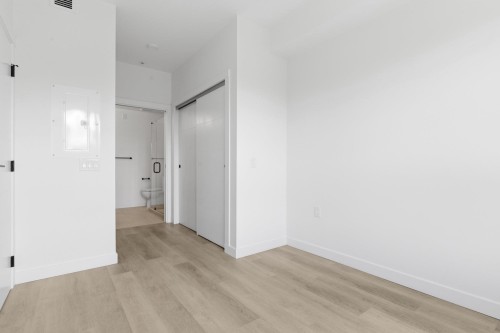302-2268 Broadway E, Vancouver, BC - Indoor Photo Showing Other Room