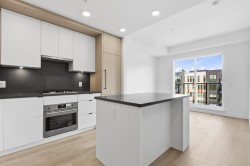 504-2268 Broadway E Vancouver, BC V5N 0L2