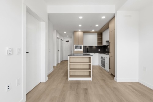 504-2268 Broadway E, Vancouver, BC - Indoor Photo Showing Kitchen