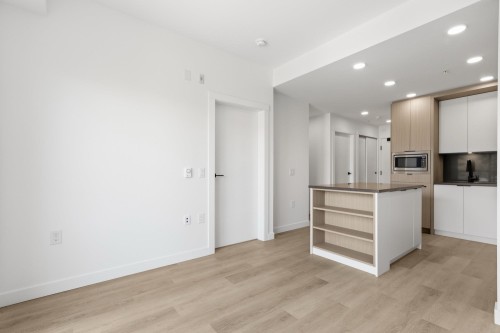 504-2268 Broadway E, Vancouver, BC - Indoor Photo Showing Kitchen
