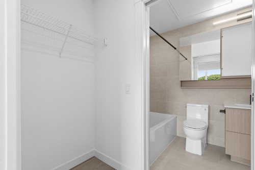 507-2268 Broadway E, Vancouver, BC - Indoor Photo Showing Bathroom