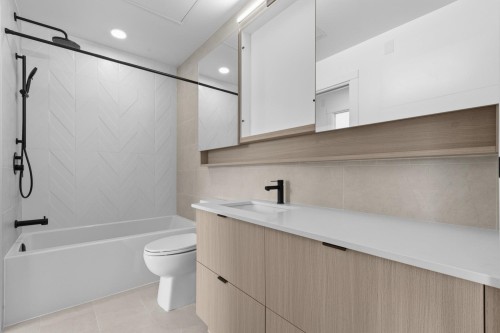 507-2268 Broadway E, Vancouver, BC - Indoor Photo Showing Bathroom