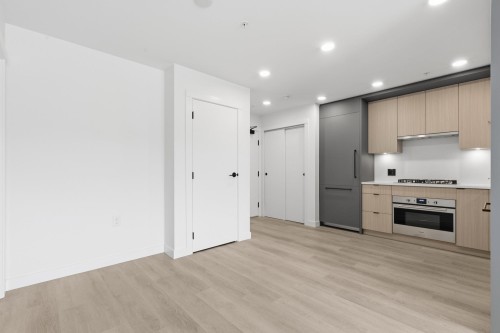 507-2268 Broadway E, Vancouver, BC - Indoor Photo Showing Kitchen