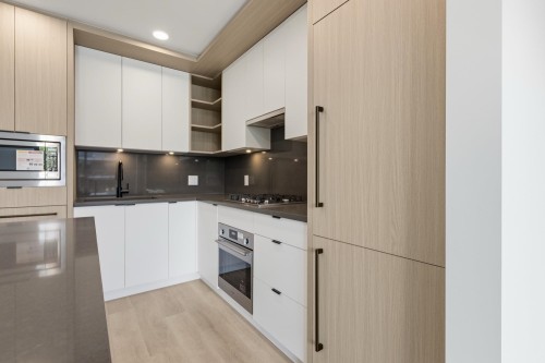 404-2268 Broadway E, Vancouver, BC - Indoor Photo Showing Kitchen