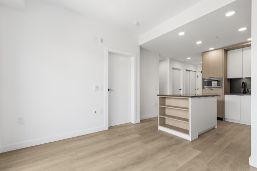404-2268 Broadway E, Vancouver, BC - Indoor Photo Showing Kitchen