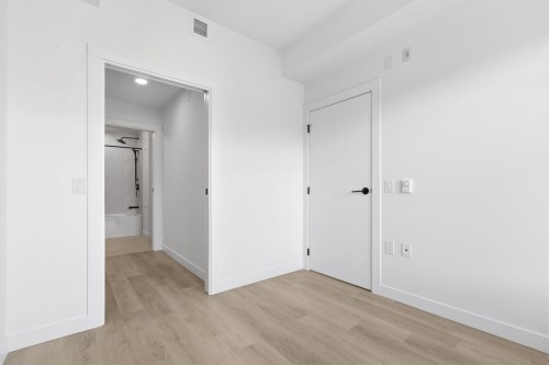 404-2268 Broadway E, Vancouver, BC - Indoor Photo Showing Other Room
