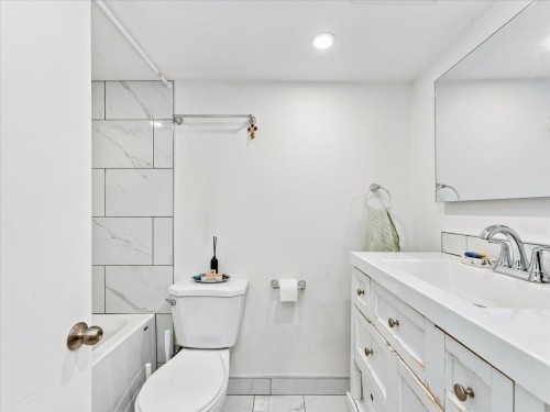 4399 Quebec Street, Vancouver, BC - Indoor Photo Showing Bathroom