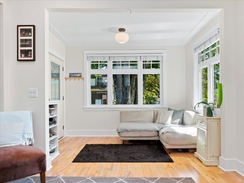 4399 Quebec Street, Vancouver, BC - Indoor Photo Showing Living Room