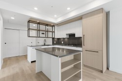 202-2268 Broadway E Vancouver, BC V5N 0L2