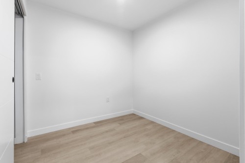 202-2268 Broadway E, Vancouver, BC - Indoor Photo Showing Other Room