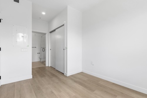 202-2268 Broadway E, Vancouver, BC - Indoor Photo Showing Other Room
