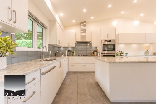 845 Braeside Street, West Vancouver, BC - Indoor Photo Showing Kitchen With Upgraded Kitchen