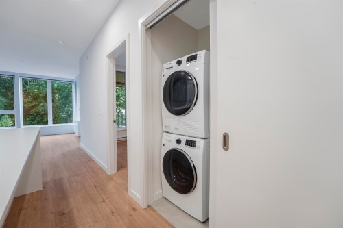 306-1500 Scott Crescent, Squamish, BC - Indoor Photo Showing Laundry Room