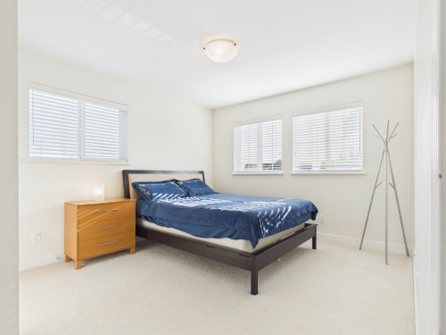 1517 Dayton Street, Coquitlam, BC - Indoor Photo Showing Bedroom