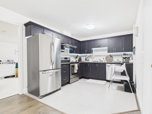 1517 Dayton Street, Coquitlam, BC - Indoor Photo Showing Kitchen