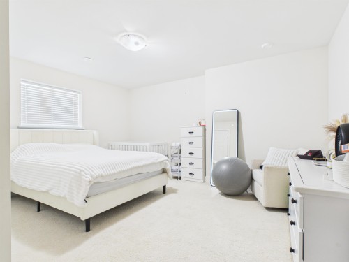 1517 Dayton Street, Coquitlam, BC - Indoor Photo Showing Bedroom