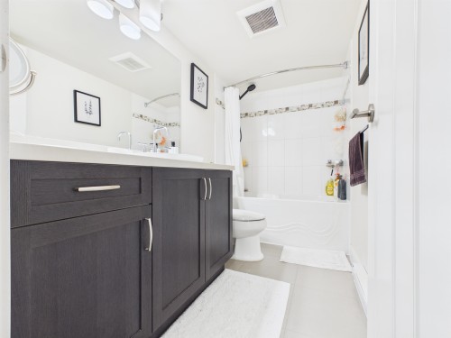 1517 Dayton Street, Coquitlam, BC - Indoor Photo Showing Bathroom